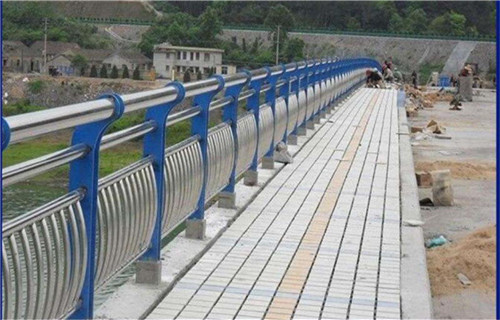 采购[宏洋]城市建设人行道护栏不锈钢复合管现货