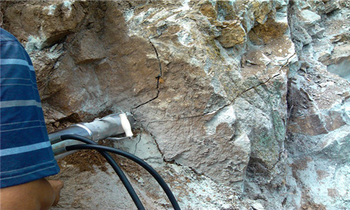 本土青石板成型开采选液压式岩石分裂机