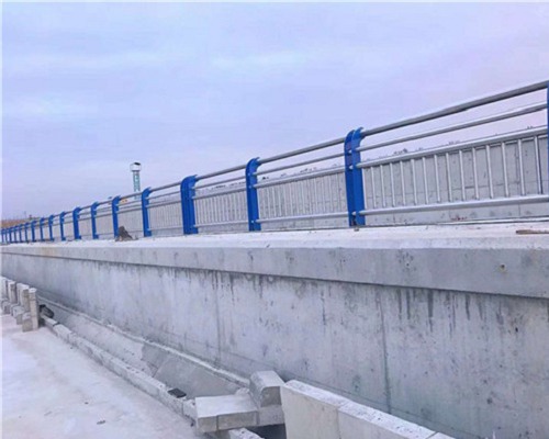 湖南订购304不锈钢复合管护栏厂家直销/售后完善