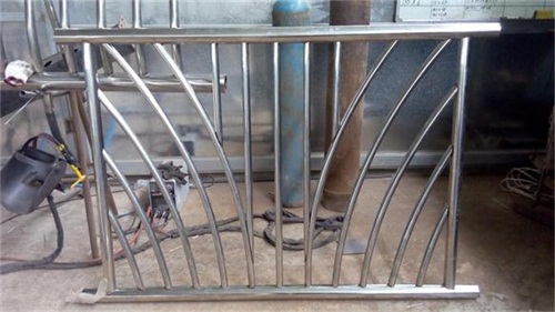 生产加工[俊邦]不锈钢碳素钢复合管栏杆销量全国