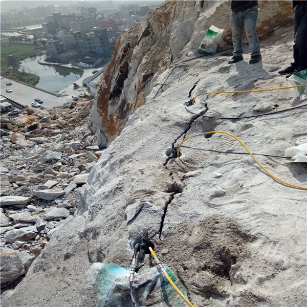 朔州:挖地基石头太硬用什么机器设备咨询