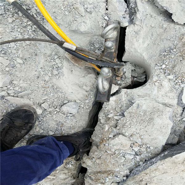 揭阳：岩石解体机械液压岩石劈裂设备包安装