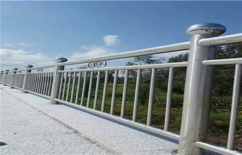 铁岭品质不锈钢复合管道路护栏专业定制