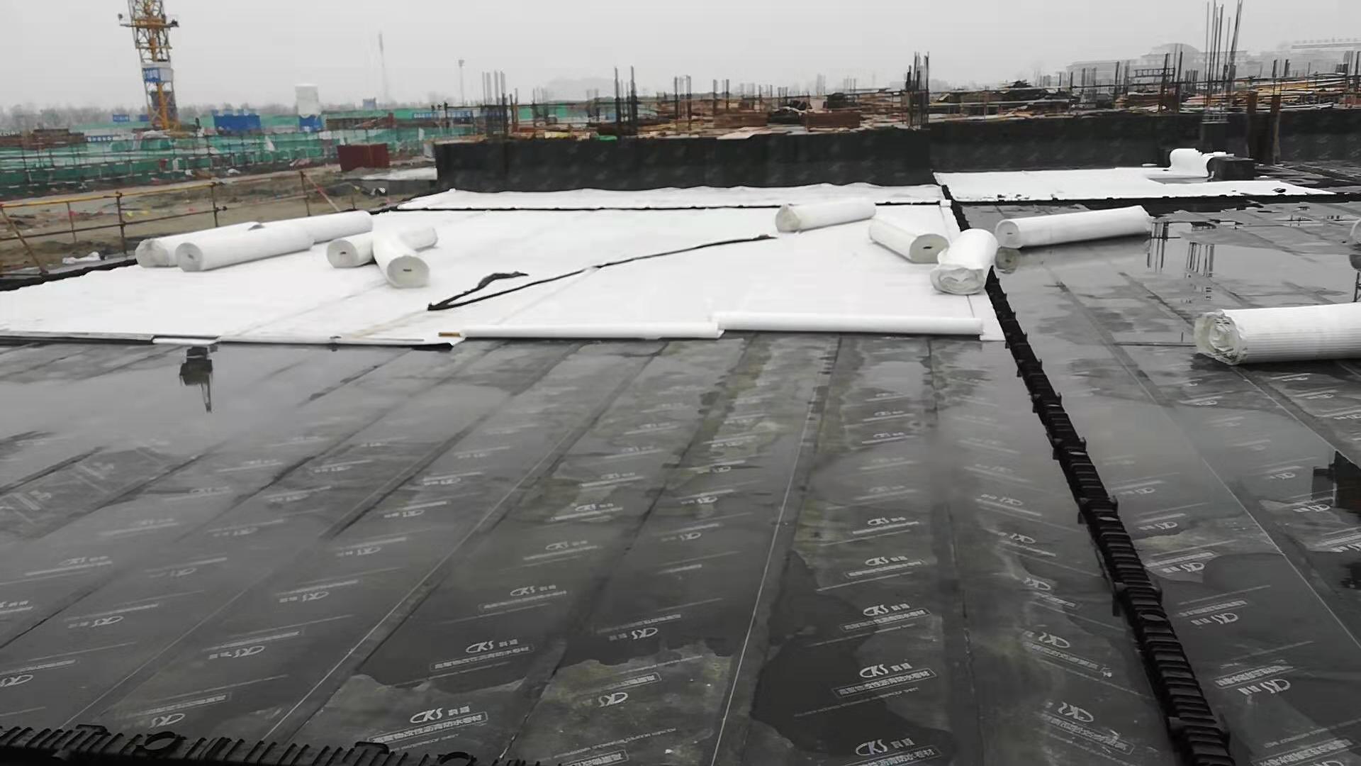 今日更新/莱芜防护排水异形板自粘土工布抗压》30吨