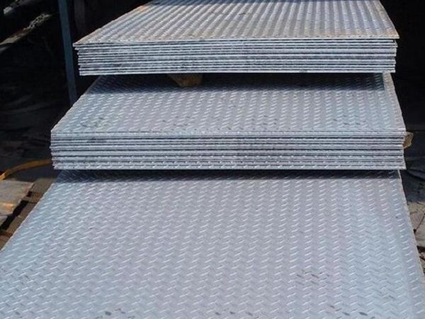 HQ235B热轧花纹钢板排产计划丰富的行业经验