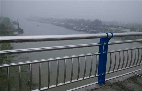 红河该地不锈钢碳素钢复合管栏杆多少钱