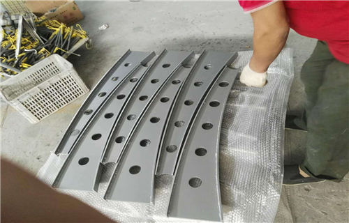 不锈钢碳素钢复合管护栏生产工艺高超