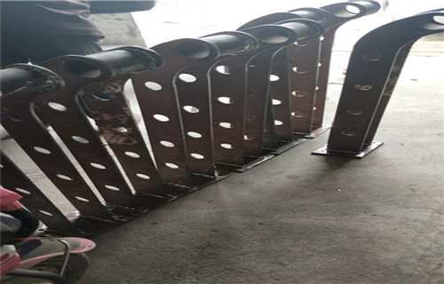 不锈钢碳素钢复合管栏杆质量欢迎新老客户垂询