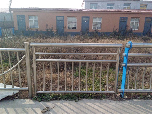 韶关不锈钢复合管栏杆每米价格