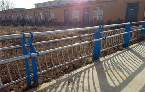 绍兴不锈钢复合管道路护栏安全环保