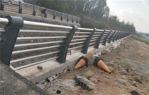 柳州优选不锈钢复合管桥梁护栏  