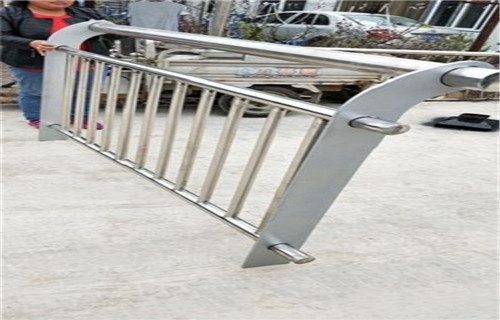 泰安优选201不锈钢/碳素钢复合管景观栏杆生产安装