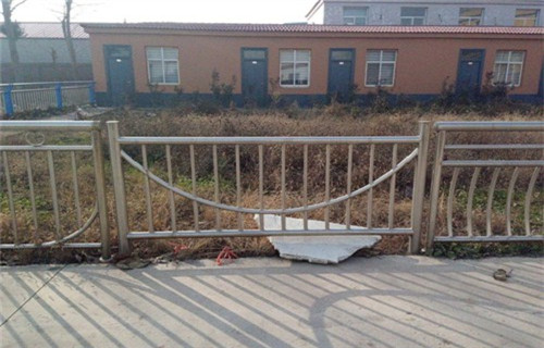镀锌桥梁护栏支持定制生产型