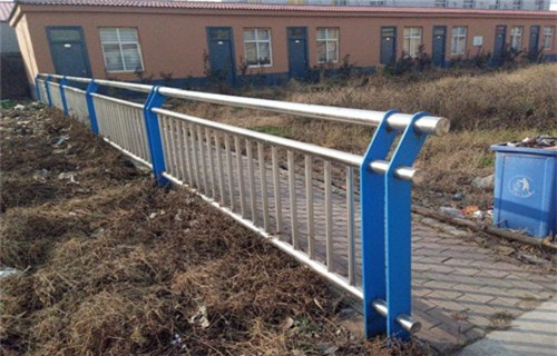 杭州复合不锈钢管护栏样式新颖