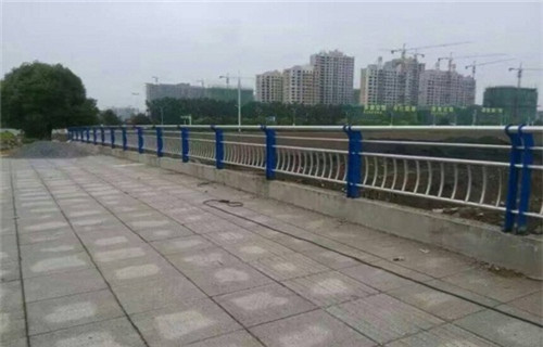 青岛不锈钢复合管桥梁护栏定制