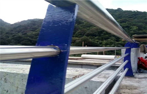 青岛不锈钢碳素钢复合管栏杆性价比高
