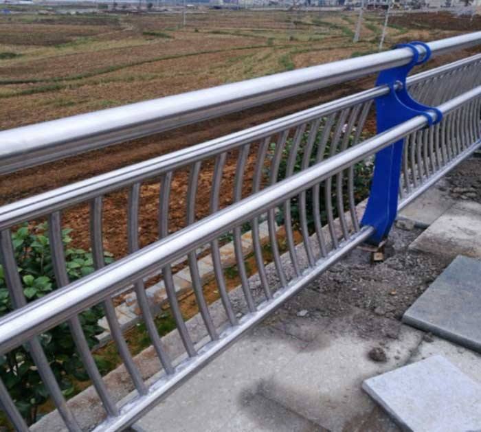 宁波双金属复合管护栏更加安全放心