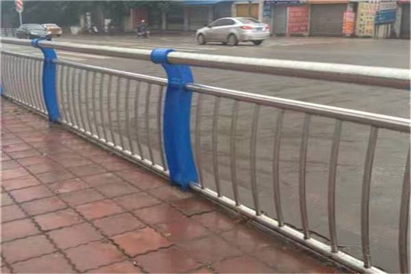 南京双金属复合管护栏稳固及时