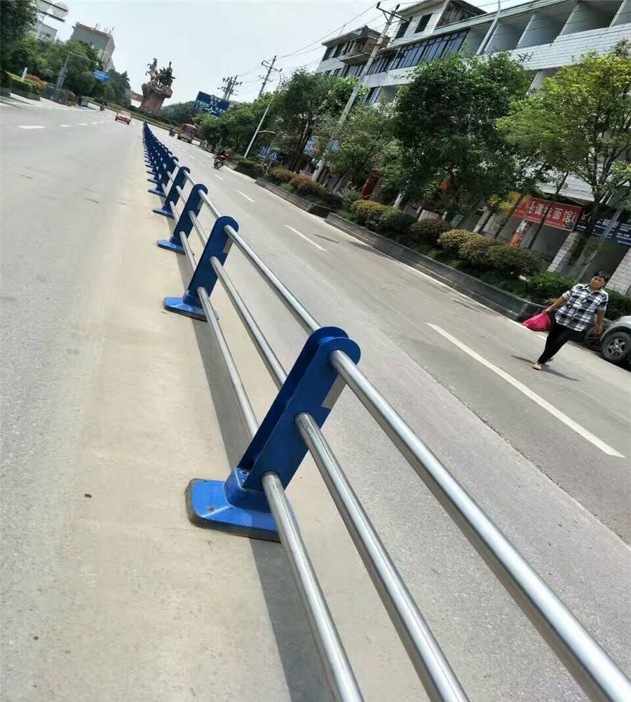 荆州不锈钢碳素复合管护栏专业厂家