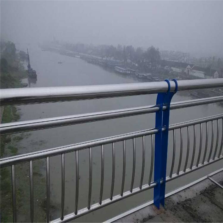 《重庆》同城桥梁河道防撞护栏优选材质