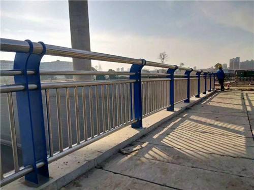 河道桥梁防撞护栏实用性高优势