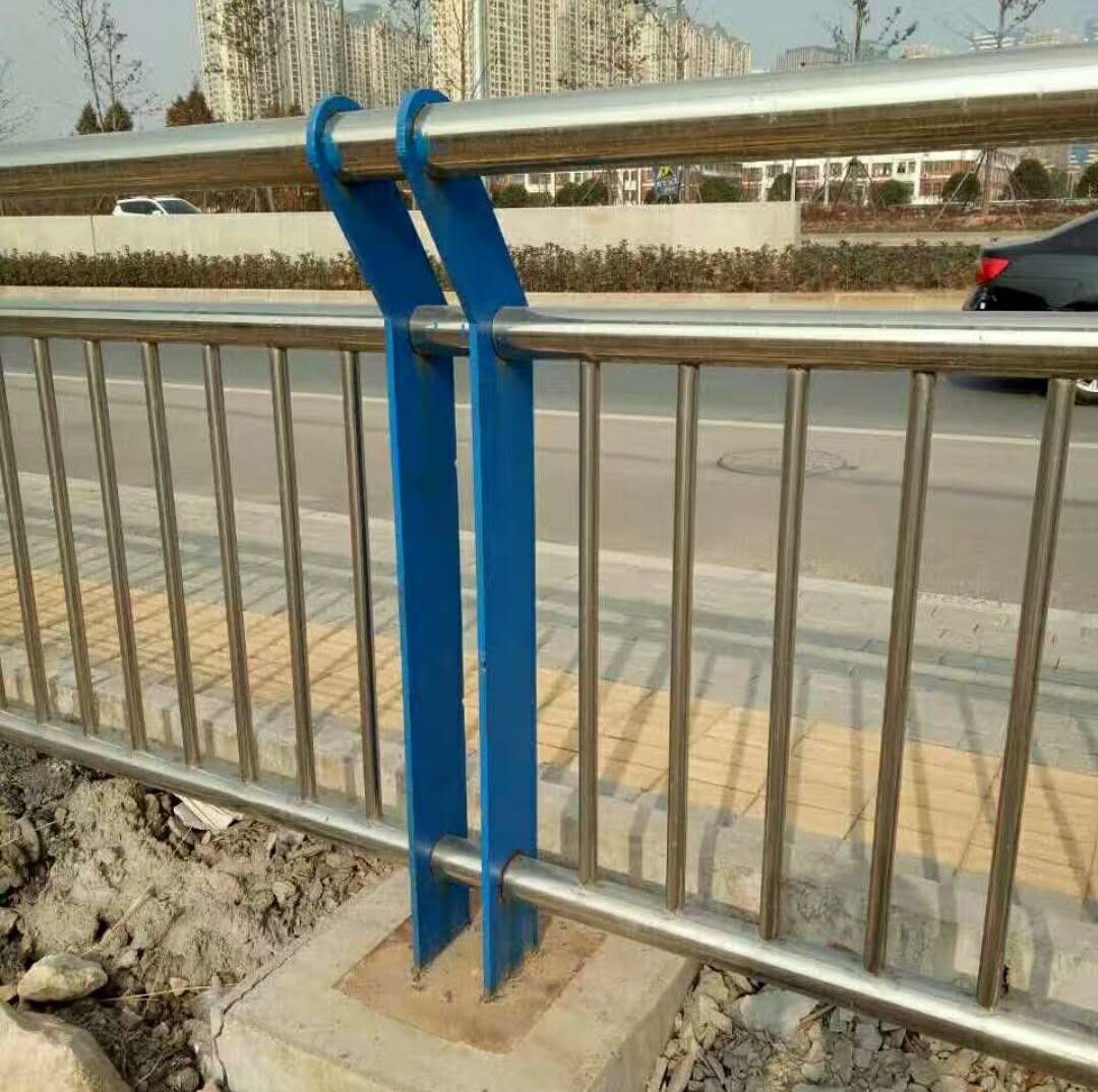 天津不锈钢碳素钢复合管栏杆品质可靠