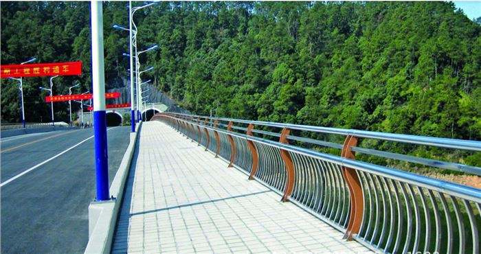 河南桥梁不锈钢复合管材料保证  