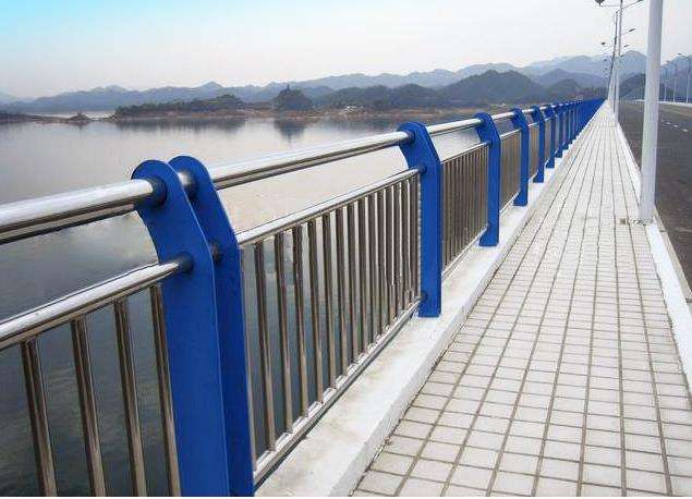 1.1米桥梁护栏钢板立柱适用广泛