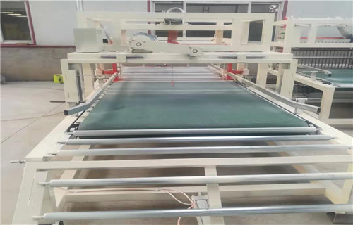 哈尔滨匀质板坨子切割锯
压制匀质板生产设备说明