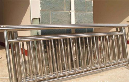 阜阳不锈钢复合管防护护栏结实耐用