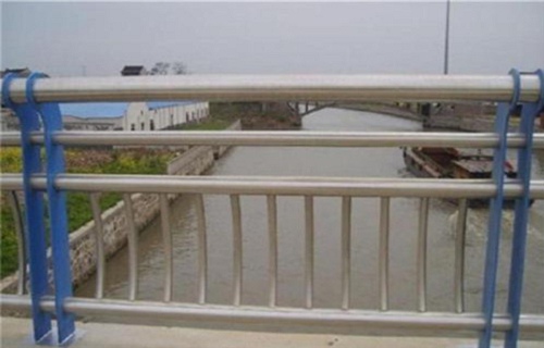 阿坝不锈钢碳素钢复合管天桥护栏每米单价