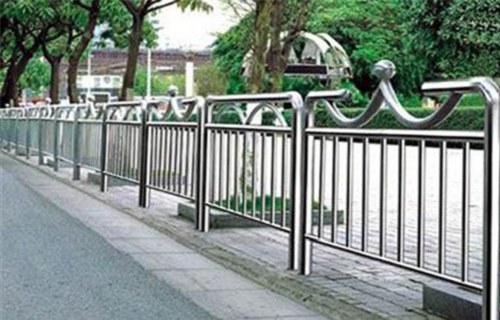 南京不锈钢复合管过街天桥栏杆安装指导