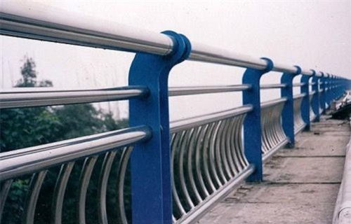 宁德不锈钢碳素钢复合管天桥护栏样式多样