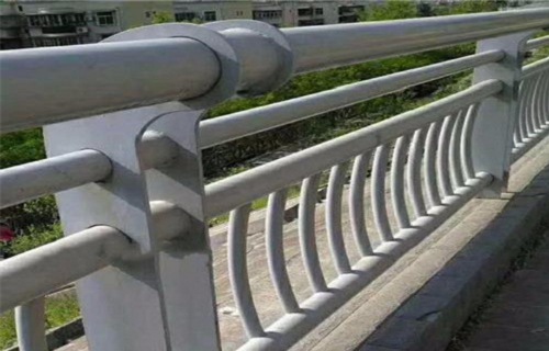 廊坊不锈钢碳素钢复合管天桥护栏按图定做