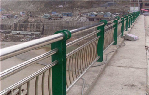 钦州找不锈钢碳素钢复合管天桥护栏厂家