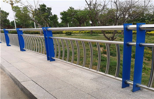 莱芜不锈钢复合管护栏质量有保证