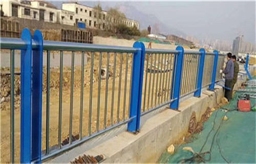 淮北附近桥梁钢板立柱喷塑提供质保书