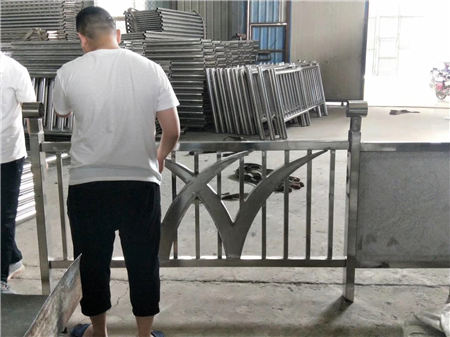湘西生产不锈钢复合管桥梁栏杆  