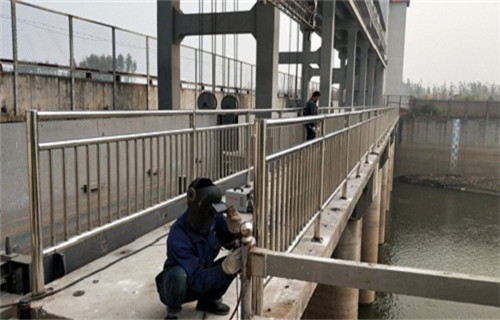 桂林不锈钢复合管高铁护栏提供售后安装
