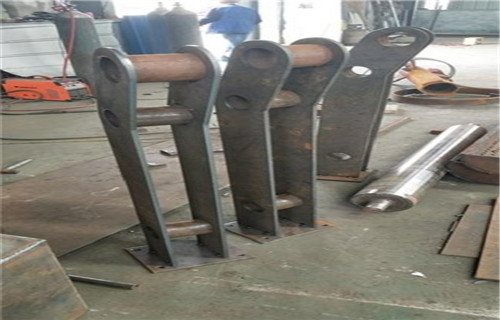 巴中不锈钢碳素钢复合管护栏提供售后安装