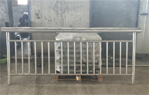 银川Q235b钢板立柱生产安装
