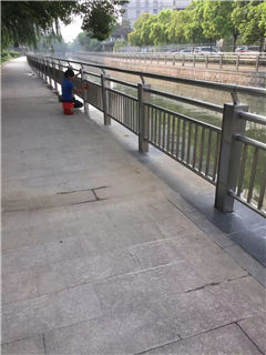茂名马路桥梁护栏||led灯光护栏