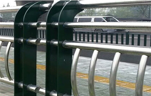 201不锈钢复合管桥梁护栏生产线原料层层筛选