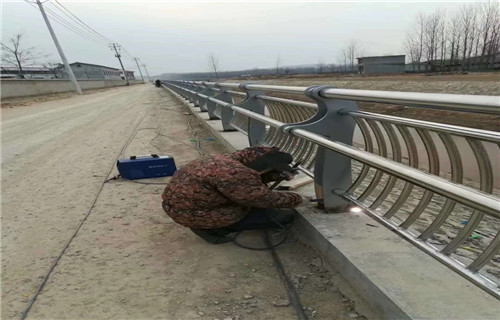 柳州201不锈钢复合管桥梁护栏新闻