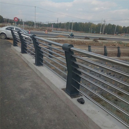 【香港】品质304不锈钢复合管桥梁护栏生产厂家