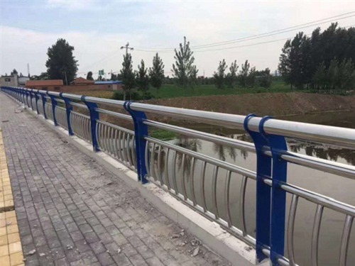 【池州】生产304不锈钢复合管桥梁护栏多少钱