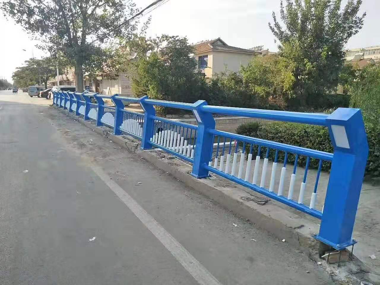 济南道路护栏造型美观
