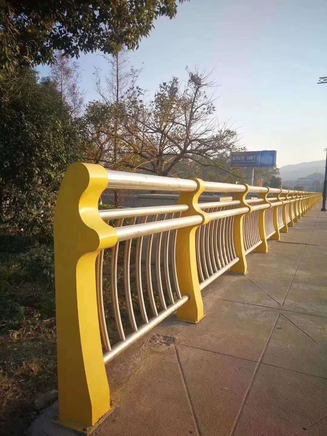 201不锈钢复合管桥梁护栏一米多少钱