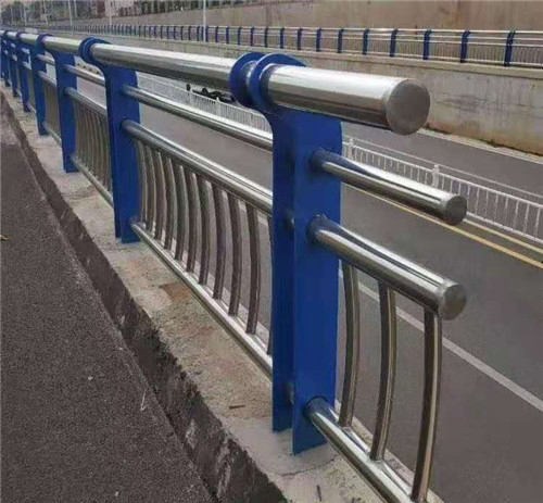 上海不锈钢碳素钢复合管栏杆价格优惠