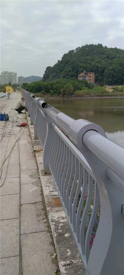 南宁不锈钢碳素钢复合管护栏厂家优惠